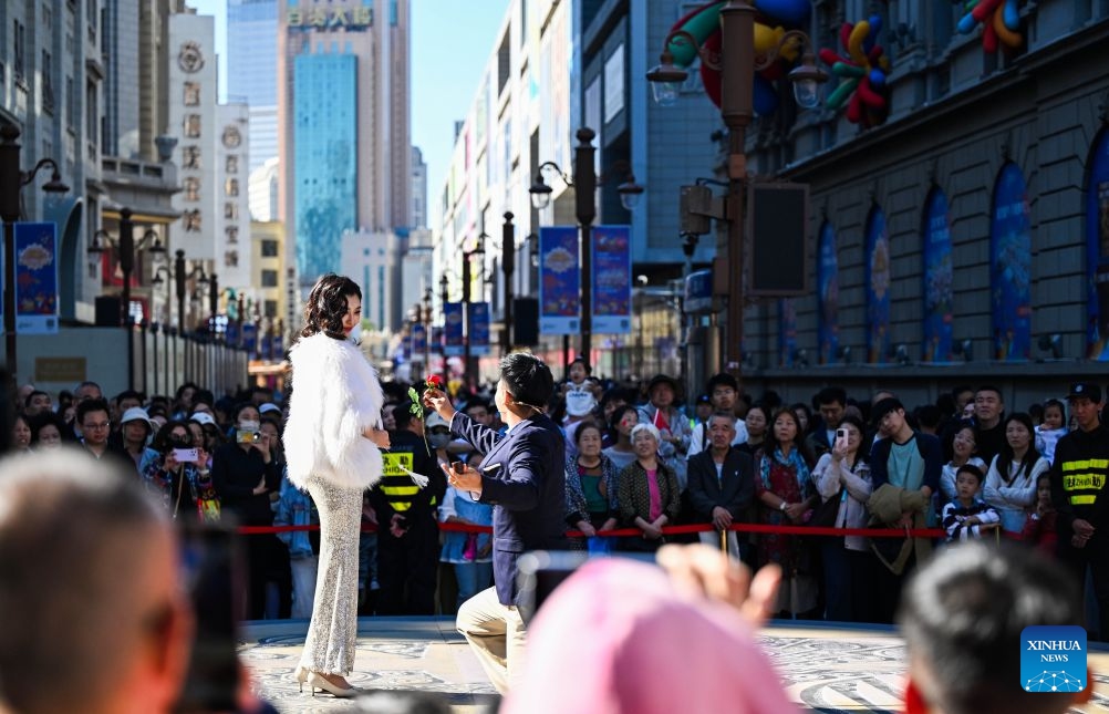 People watch a segment of a stage drama at a commercial street in north China's Tianjin, Oct. 6, 2026. During the National Day holiday, a special event of the 2026 Tianjin Theatre Festival unfolded across the city. Streets and alleys, century-old buildings and other cultural landmarks were transformed into open-air stages, presenting visitors with a feast of drama. (Xinhua/Zhao Zishuo)
