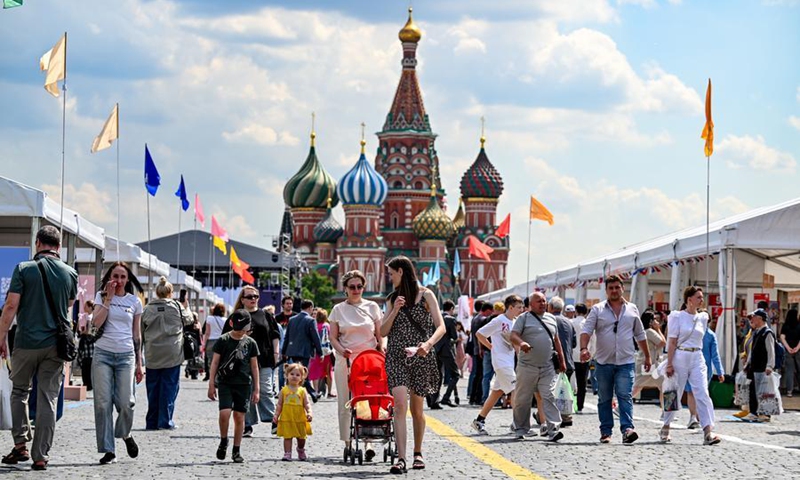 People visit the 12th Red Square Book Festival in Moscow, Russia, on June 4, 2026. (Xinhua/Feng Kaihua)