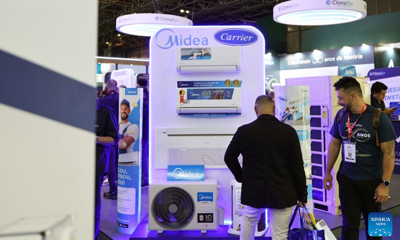 Visitors learn about the products of Midea during the FEBRAVA Rio at the Riocentro convention and event center in Rio de Janeiro, Brazil, Oct. 6, 2026. The three-day FEBRAVA Rio (Portuguese short for International Fair of Refrigeration, Air Conditioning, Ventilation, Heating, Air and Water Treatment) kicked off here on Tuesday. Some Chinese brands showcased their latest products during the fair, drawing great attention from visitors. Photo: Xinhua