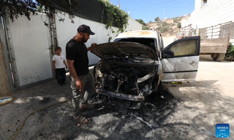 A Palestinian inspects a vehicle burnt by Israeli settlers in the village of Aqraba, south of Nablus, in the West Bank, Oct. 6, 2026. Photo: Xinhua