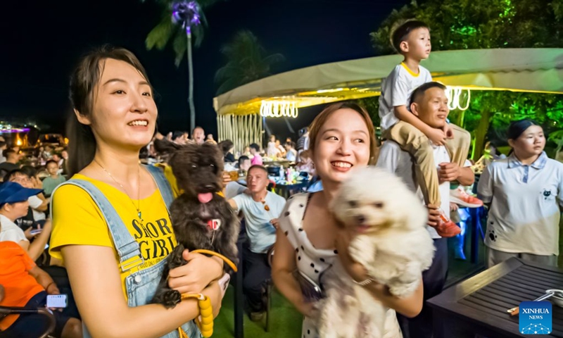 People watch a show at a scenic spot featuring tropical fruits in Qionghai, south China's Hainan Province, Oct. 4, 2026. During the National Day holiday, night tours were launched across China to create diversified consumption scenes. Photo: Xinhua
