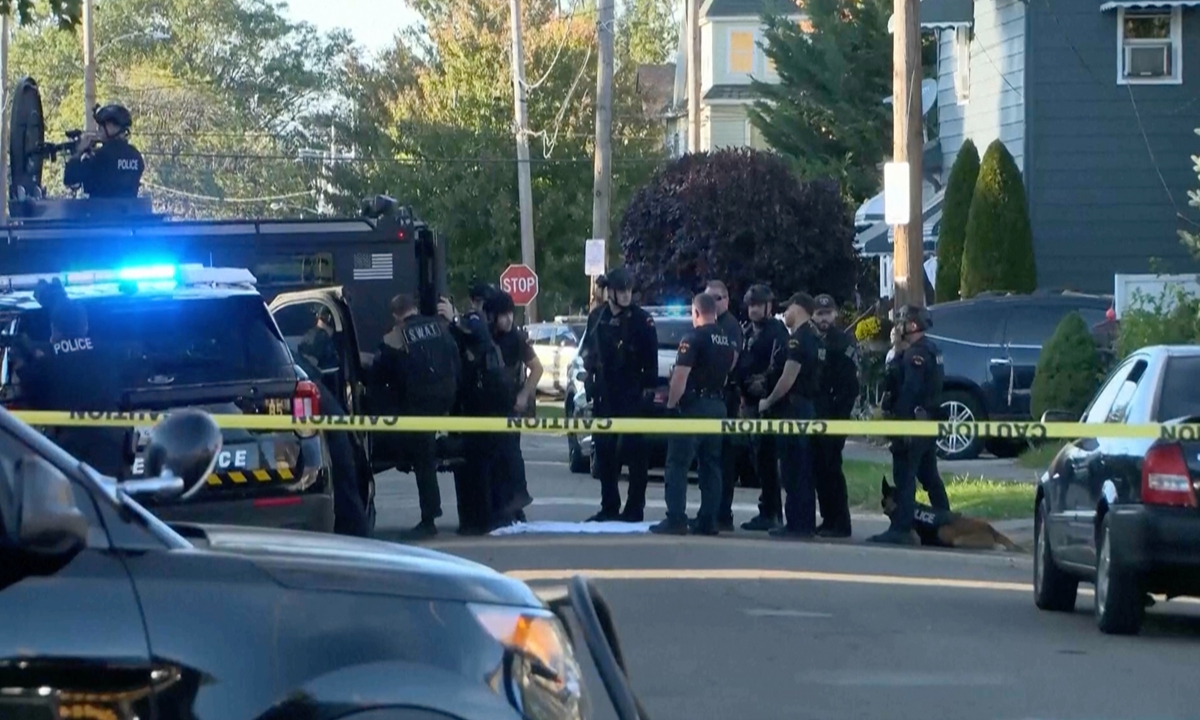 Law enforcement officers remain at the scene of a deadly shooting on October 10, 2026 in Erie, Pennsylvania after an incident that occurred the previous night. The shooter shot dead eight people, including two children and a pregnant woman, before killing himself, per local police. Photo: VCG