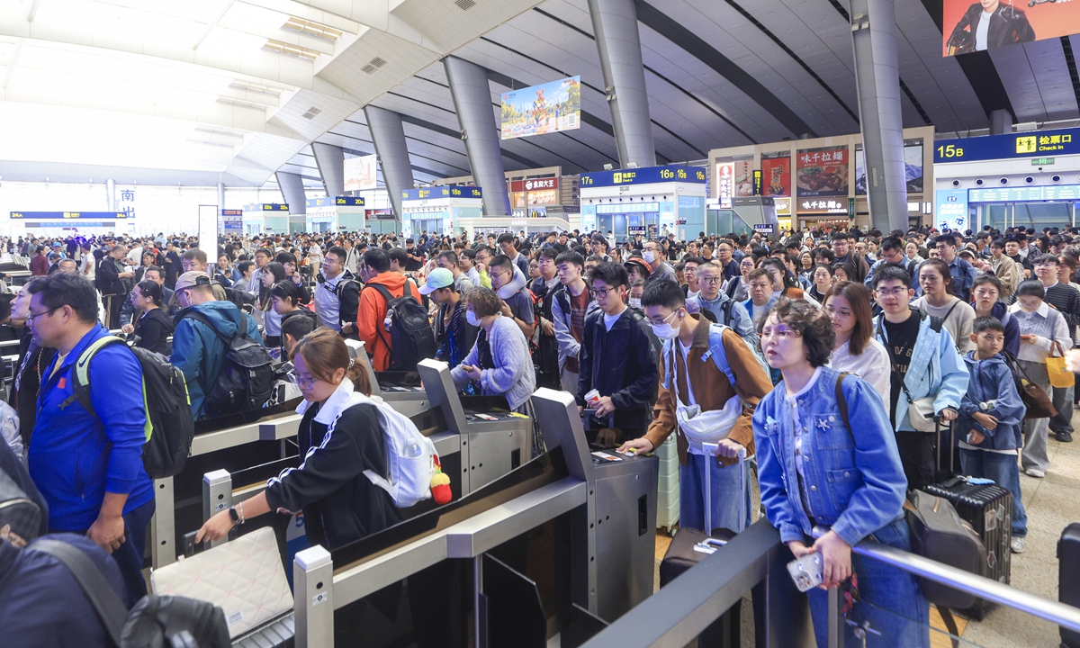 Passengers enter the Beijing South Railway Station during the National Day holidays. Photo: VCG