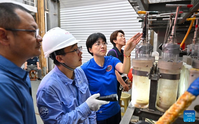 Submersible pilot Zhang Yi (2nd R) talks with members of the manned deep-sea submersible Jiaolong support team aboard the research vessel Deep Sea No. 1 in the western Pacific Ocean, on Oct. 10, 2026. China's research vessel Deep Sea No. 1, carrying manned deep-sea submersible Jiaolong, arrived at East Caroline Basin in the western Pacific Ocean on Saturday for deep-sea scientific research.
This marks the 466th dive of Jiaolong, with a planned diving depth of about 4,500 meters. Photo: Xinhua