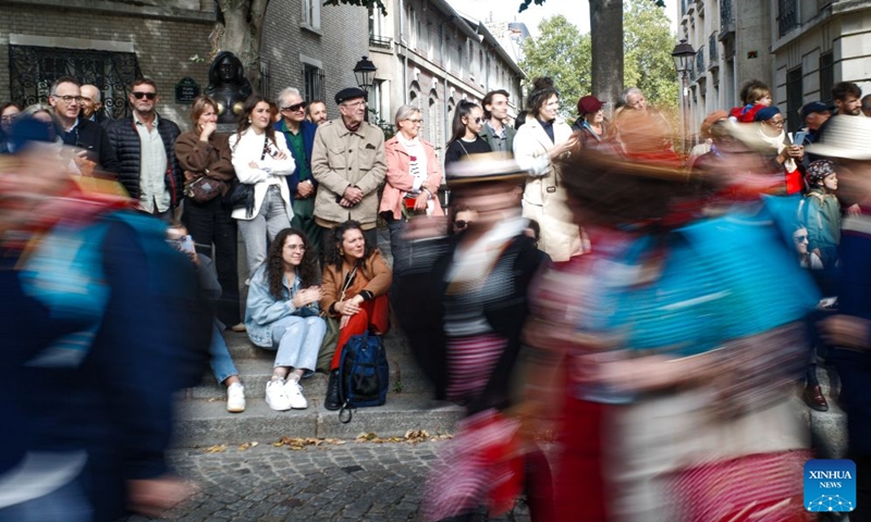 People watch a parade during the Montmartre Grape Harvest Festival in Paris, France, Oct. 10, 2026. The 93rd edition of the Montmartre Grape Harvest Festival runs from Oct. 7 to 11, featuring a grand parade, musical performances and other festivities. (Xinhua/Wu Huiwo)