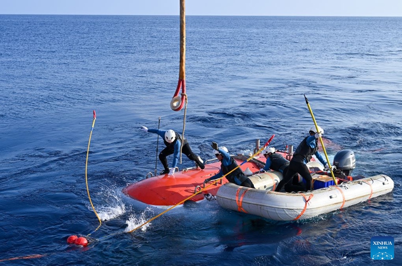 Staff members release the manned deep-sea submersible Jiaolong from its mothership, the research vessel Deep Sea No. 1 in the western Pacific Ocean, ahead of a dive, on Oct. 10, 2026. China's research vessel Deep Sea No. 1, carrying manned deep-sea submersible Jiaolong, arrived at East Caroline Basin in the western Pacific Ocean on Saturday for deep-sea scientific research.
This marks the 466th dive of Jiaolong, with a planned diving depth of about 4,500 meters. Photo: Xinhua