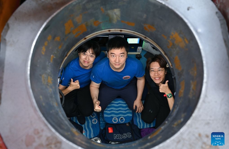 Submersible pilots Fu Wentao (C) and Zhang Yi (L) pose for a photo with researcher Zhou Fanyu inside the manned deep-sea submersible Jiaolong before the dive in the western Pacific Ocean, on Oct. 10, 2026. China's research vessel Deep Sea No. 1, carrying manned deep-sea submersible Jiaolong, arrived at East Caroline Basin in the western Pacific Ocean on Saturday for deep-sea scientific research.
This marks the 466th dive of Jiaolong, with a planned diving depth of about 4,500 meters. Photo: Xinhua