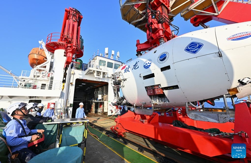 Staff members prepare the manned deep-sea submersible Jiaolong before its dive aboard the research vessel Deep Sea No. 1 in the western Pacific Ocean, on Oct. 10, 2026. China's research vessel Deep Sea No. 1, carrying manned deep-sea submersible Jiaolong, arrived at East Caroline Basin in the western Pacific Ocean on Saturday for deep-sea scientific research.
This marks the 466th dive of Jiaolong, with a planned diving depth of about 4,500 meters. Photo: Xinhua