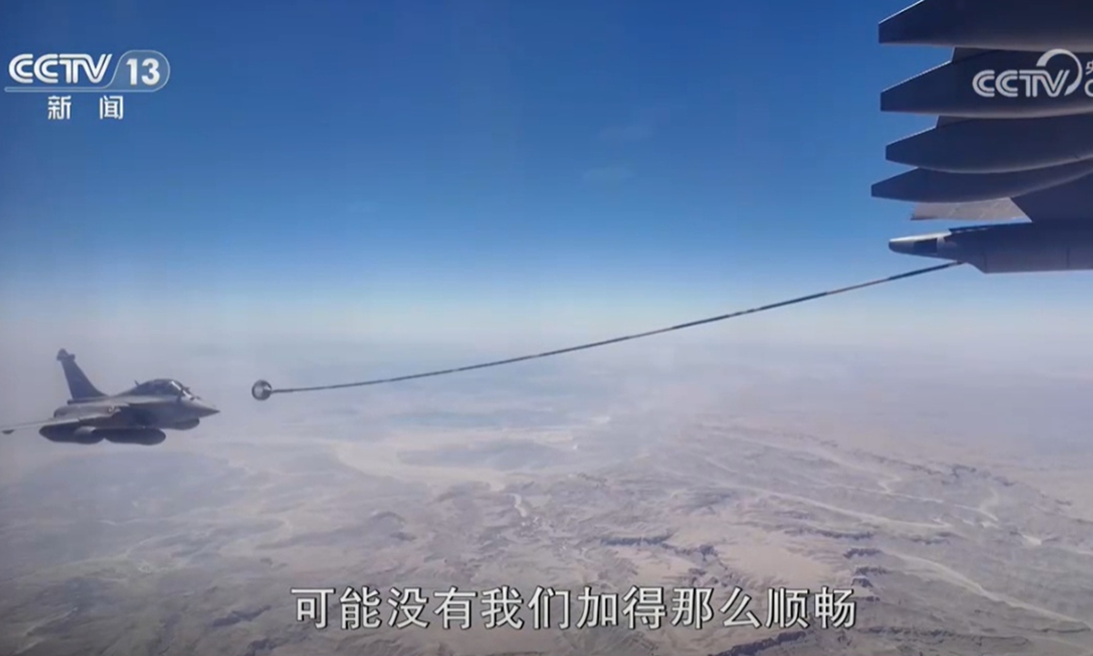A PLA YU-20A tanker refuels an Egyptian Rafale fighter. Photo: Screenshot from CCTV News