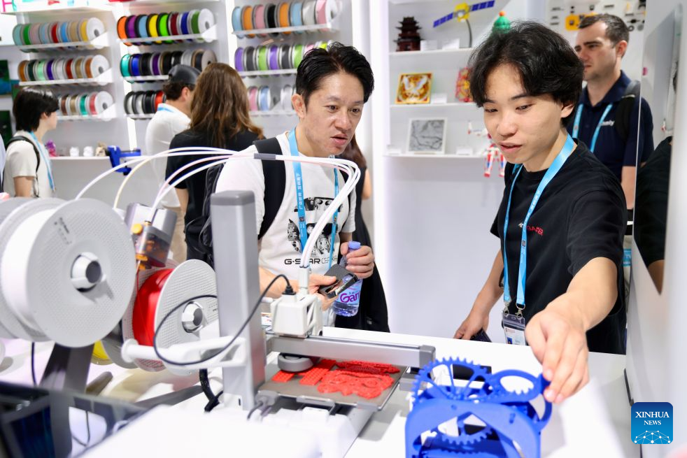 Overseas buyers learn about a 3D printer during the Canton Fair in Guangzhou, south China's Guangdong Province, Oct. 15, 2026. The 140th edition of the China Import and Export Fair, also known as the Canton Fair, opened to visitors in Guangzhou, capital of south China's Guangdong Province on Thursday, with more than 30,000 exhibiting companies and about 340,000 overseas buyers expected to attend. Serving as a barometer and wind vane of China's foreign trade, this year's fair, marking its 70th anniversary, features innovation, intelligence, greater specialization and higher quality. The Canton Fair is one of the world's few one-stop trade platforms offering a complete range of products with convenience and efficiency, while bringing together the latest products and technologies. (Xinhua/Lu Hanxin)