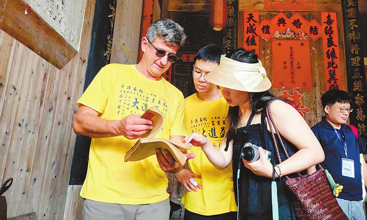 Michael A. Szonyi (first from left) discusses historical documents found in Yongtai with students in Yongtai county, Fuzhou, southeast China's Fujian province. Photo: Huang Shuzhen