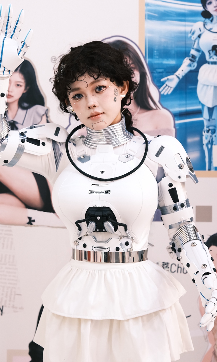 Humanoid robots perform alongside Chinese street dancer Wu Yufei (center) during the quarterfinal of America's Got Talent. Photo: VCG Chinese dancer Barbin.ili Photo: Courtesy of Barbin.ili
