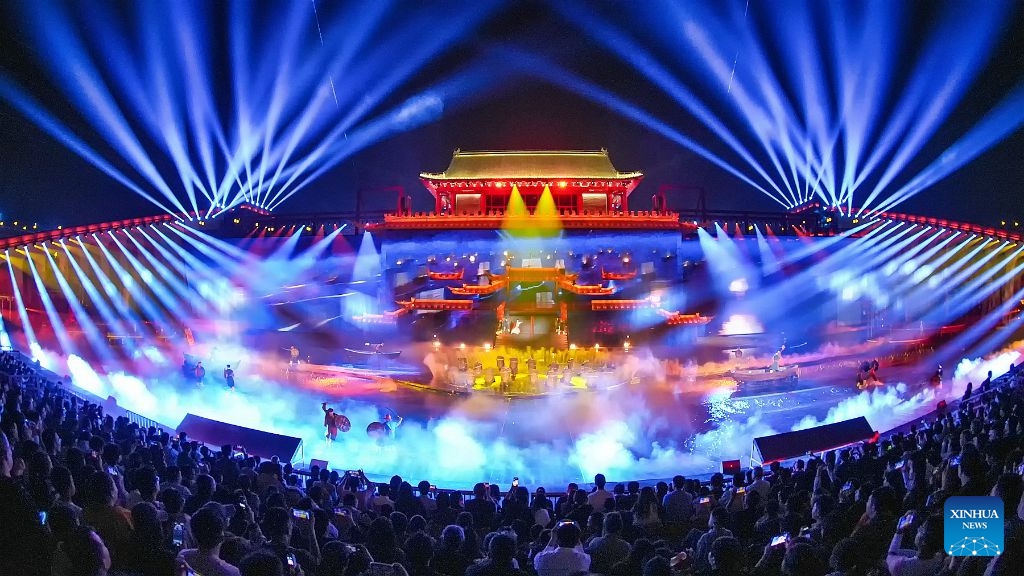 Visitors watch a performance at the Eastern Acropolis in Binhai New Area of Tianjin, north China, Oct. 10, 2026. Eastern Acropolis, a cultural and tourism complex in Beitang ancient town of Tianjin, launched its trial operation on Sunday. The complex, built upon the town's original infrastructure and themed on Tianjin's history and culture, offers immersive performances, cultural experiences, specialty stores and leisure options for visitors. (Photo: Xinhua)