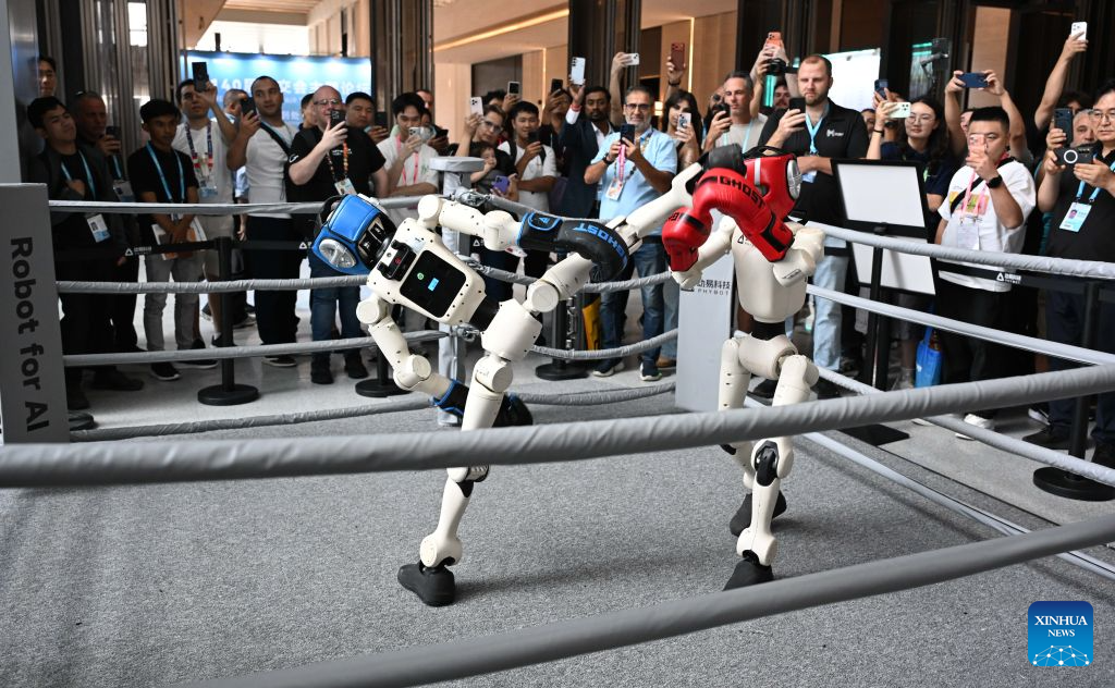 Overseas buyers watch a robot boxing performance during the 140th Canton Fair in Guangzhou, south China's Guangdong Province, Oct. 18, 2026. The on-site exhibition of the first phase of the 140th edition of the China Import and Export Fair, also known as the Canton Fair, concluded here on Monday. As of October 19, the fair has attracted 189,000 overseas buyers from 214 countries and regions, a 13.3 percent increase from the session of the same period last year and a new high, according to the China Foreign Trade Centre (CFTC), the organizer of the fair. (Xinhua/Deng Hua)