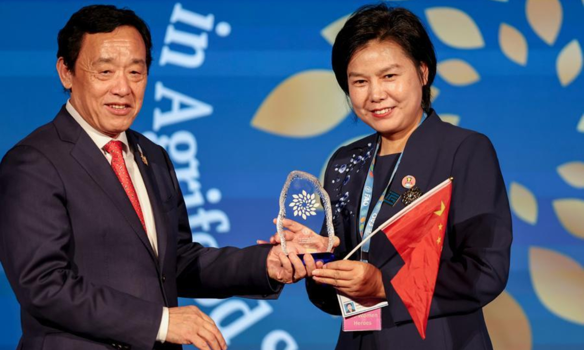 Director-General of the Food and Agriculture Organization of the United Nations (FAO) Qu Dongyu (L) presents the award to Yu Jinxiu during a ceremony for FAO's 100 Women Heroes in Agrifood Systems and Rural Development, in Rome, Italy, Oct. 15, 2026. Yu is a moxibustion therapist from Qichun County in central China's Hubei Province. Yu Jinxiu and Dong Minfang were named among the FAO's 100 Women Heroes in Agrifood Systems and Rural Development, a global recognition initiative launched by the FAO. They have spent years sharing their expertise to help thousands of people secure jobs and start businesses, raising incomes for rural residents. (Xinhua/Wang Kaiyan)