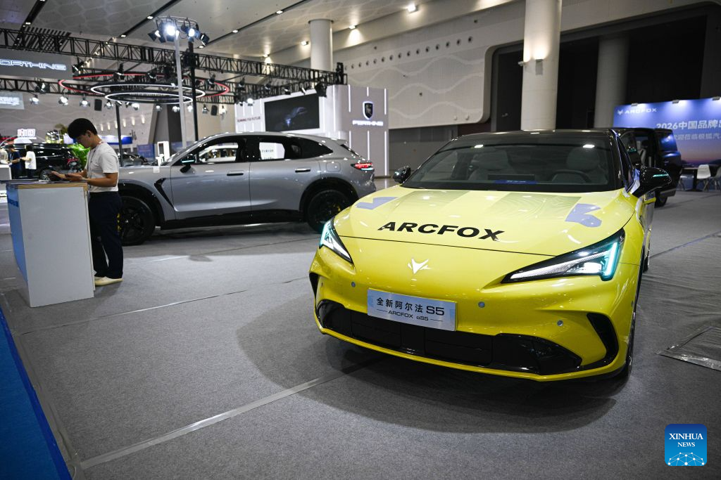 New energy vehicles are displayed at the China Brands Export Expo in Haikou, south China's Hainan Province, Oct. 20, 2026. The three-day expo kicked off here on Tuesday. (Xinhua/Pu Xiaoxu)