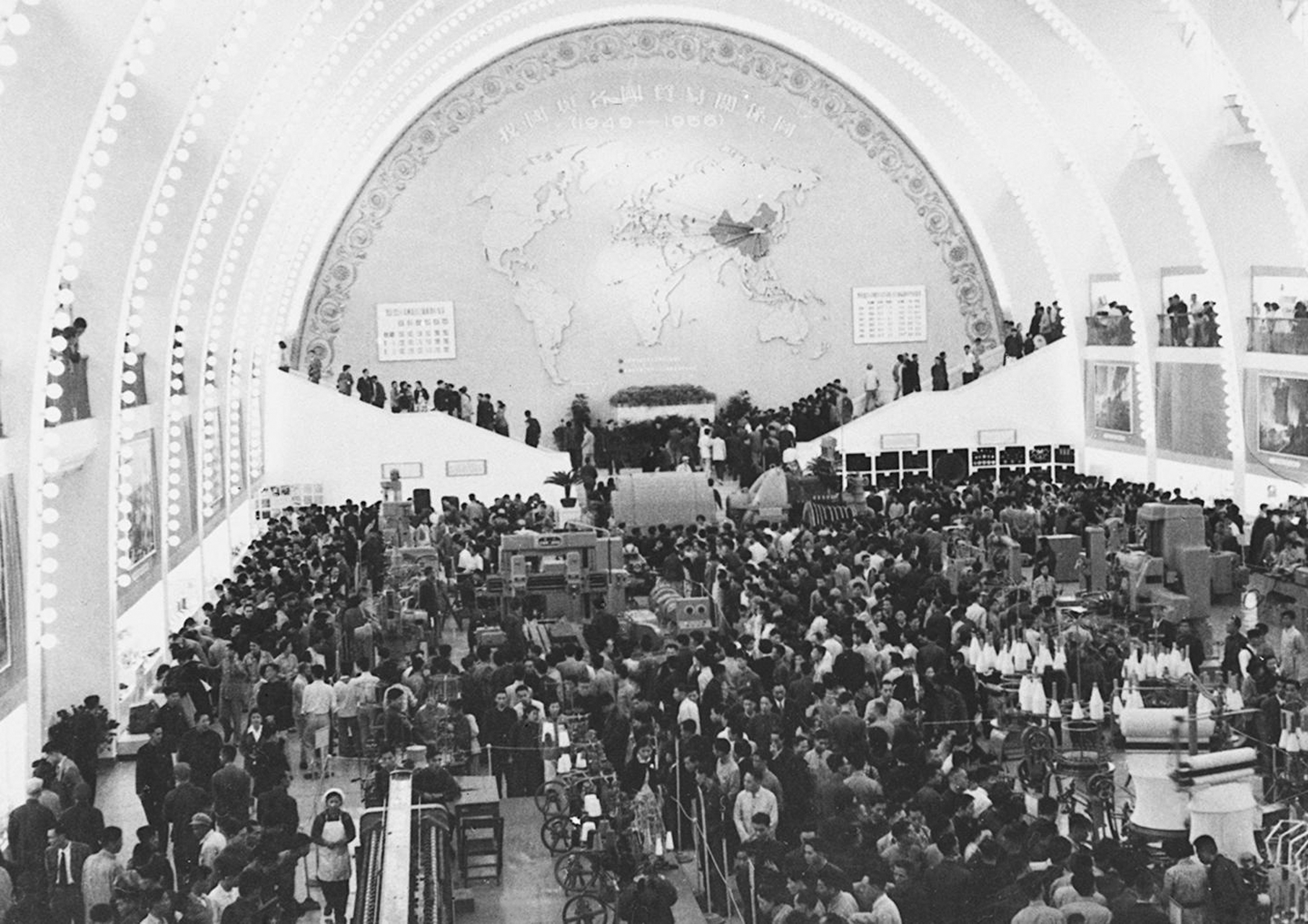Global buyers at the exhibition hall for industrial products at the first edition of Canton Fair in Guangzhou, South China's Guangdong Province, on April 25, 1957. Photo: Courtesy of Canton Fair