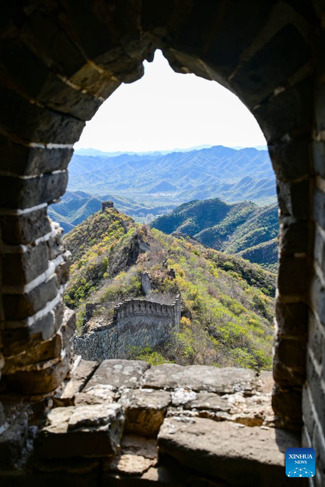 This photo taken on Oct. 20, 2026 shows a view of the Xiangshuihu section of the Great Wall in Huairou District of Beijing, capital of China. (Xinhua/Chen Yehua)