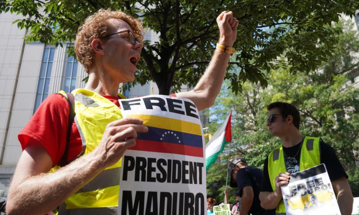 Supporters of Venezuelan President Nicolas Maduro protest outside a courthouse in New York, the United States, July 22, 2026. (Xinhua/Zhang Fengguo)
