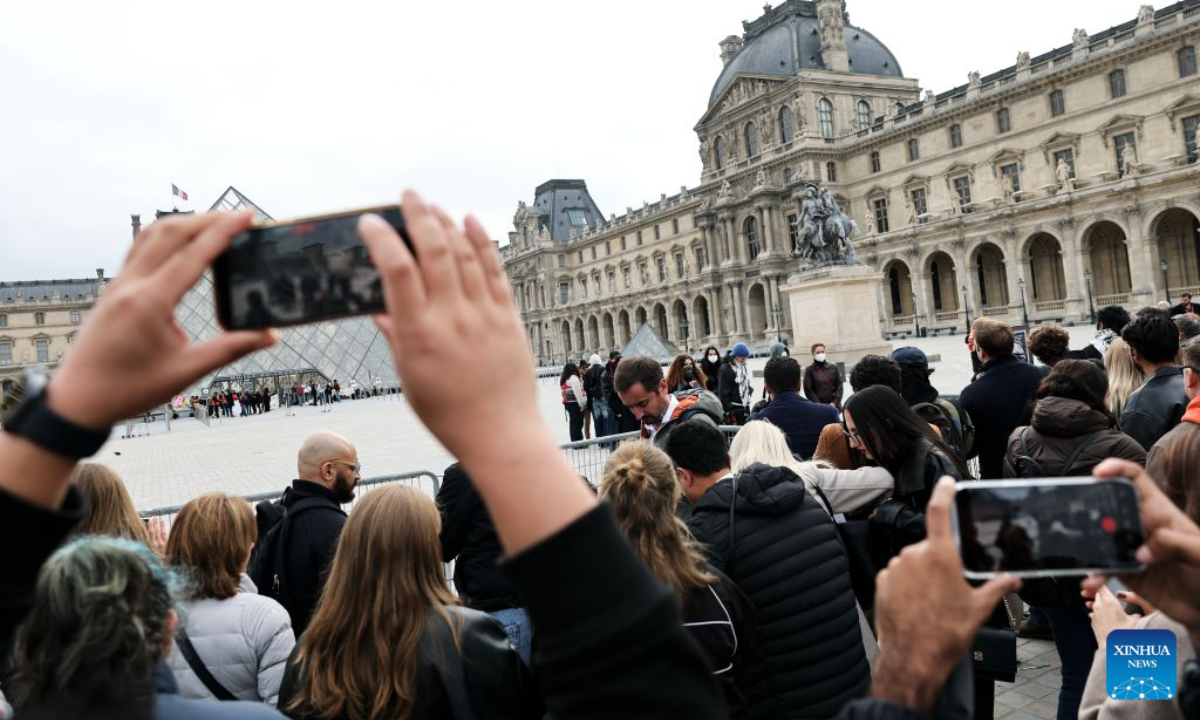Tourists gather in front of the Louvre Museum in Paris, France, Oct. 19, 2026. In Paris, the entrance to the Louvre Museum was blocked by student protesters on Monday morning, French daily Le Parisien reported, citing the museum's management and two trade unions.
According to the trade union General Confederation of Labour, the museum would remain closed at least until noon. (Xinhua/Wu Huiwo)