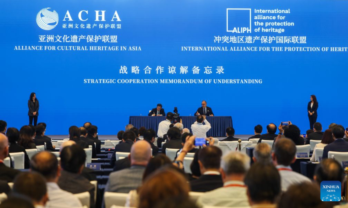 Delegates from Alliance for Cultural Heritage in Asia and International Alliance for the Protection of Heritage sign a strategic cooperation memorandum of understanding during the opening ceremony of the fourth Liangzhu Forum in Hangzhou, east China's Zhejiang Province, Oct. 18, 2026. The fourth Liangzhu Forum opened Sunday in Hangzhou, east China's Zhejiang Province, to discuss challenges in cultural heritage conservation and paths to deepen international cooperation.
The year 2026 marks the 90th anniversary of the discovery of the Liangzhu ruins. Themed Bridging the Past and the Future: Safeguarding Cultural Heritage for Our Times, the forum brings together officials, archaeologists and scholars from around the world. (Xinhua/Xu Yu)