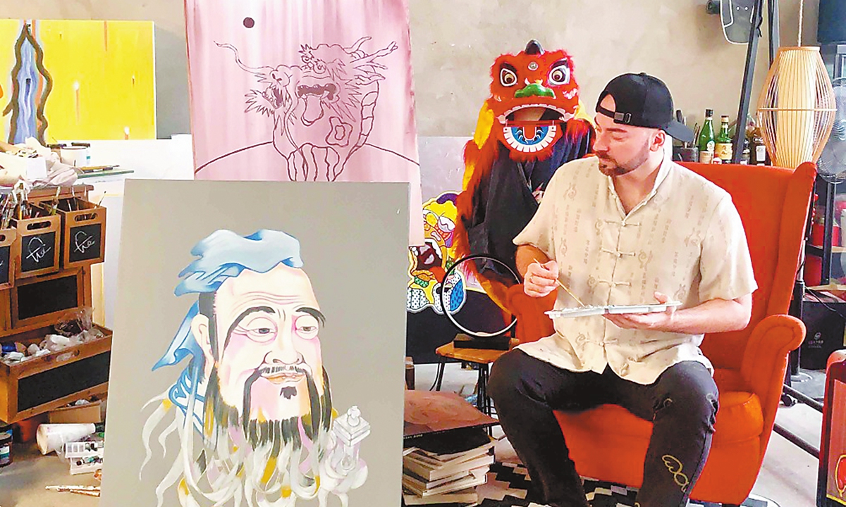 Italian artist Francesco Gomboli incorporates elements of traditional Chinese culture into his contemporary artwork in his studio. Photo: courtesy of the interviewee