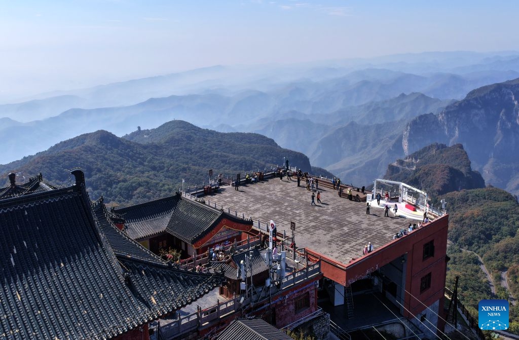 An aerial drone photo taken on Oct. 13, 2026 shows tourists visiting Zhuyu Peak at Yuntai Mountain scenic spot in Jiaozuo, central China's Henan Province. (Photo: Xinhua)