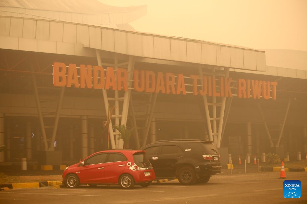This photo taken on Oct. 13, 2026 shows an exterior view of an airport amid thick haze caused by forest and peatland fires in Palangka Raya, Central Kalimantan, Indonesia. (Photo: Xinhua)