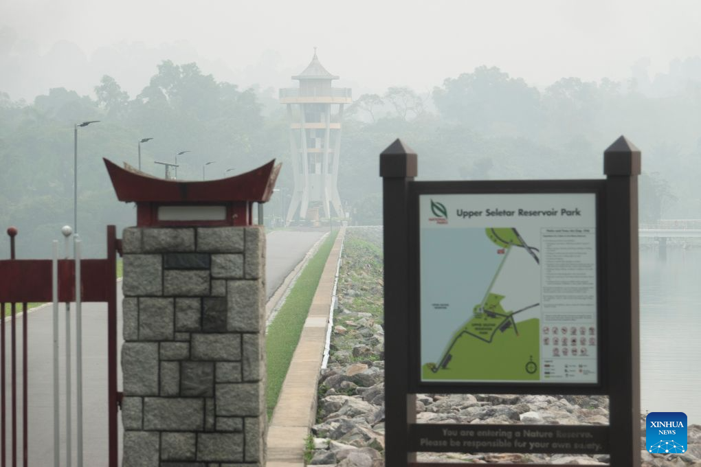 Haze blankets the Upper Seletar Reservoir Park in Singapore, Oct. 15, 2026. (Xinhua/Then Chih Wey)
