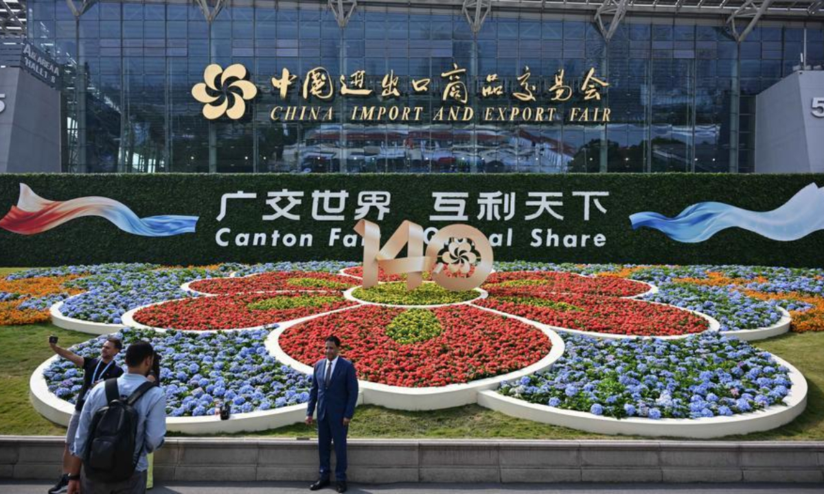 Overseas buyers take photos outside the venue of the Canton Fair in Guangzhou, south China's Guangdong Province, Oct. 15, 2026. (Xinhua/Deng Hua)