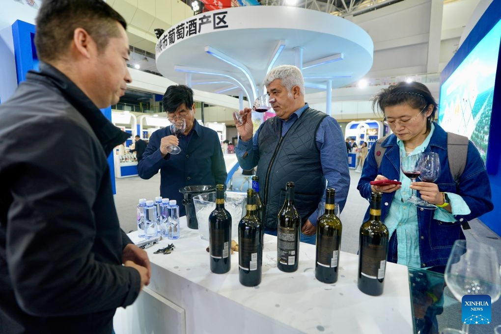 People visit the sixth China (Ningxia) International Wine Culture and Tourism Expo in Yinchuan, northwest China's Ningxia Hui Autonomous Region, Oct. 13, 2026. (Photo: Xinhua)