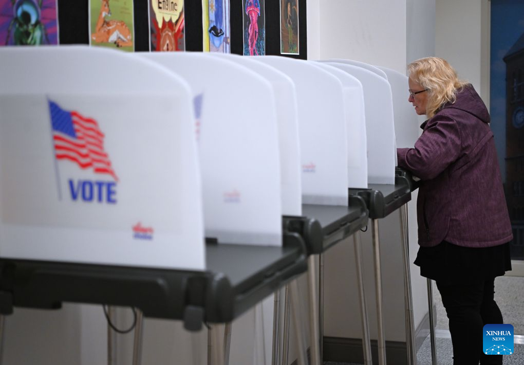 A woman fills out her ballot at a polling station in Bangor, Maine, the United States, on Oct. 16, 2026, days before the U.S. midterm elections, which falls on Nov. 3. (Xinhua/Li Rui)