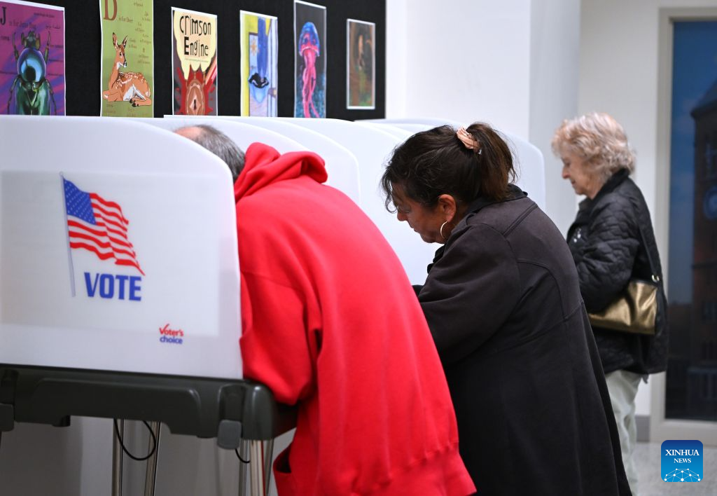 People fill out their ballots at a polling station in Bangor, Maine, the United States, on Oct. 16, 2026, days before the U.S. midterm elections, which falls on Nov. 3. (Xinhua/Li Rui)