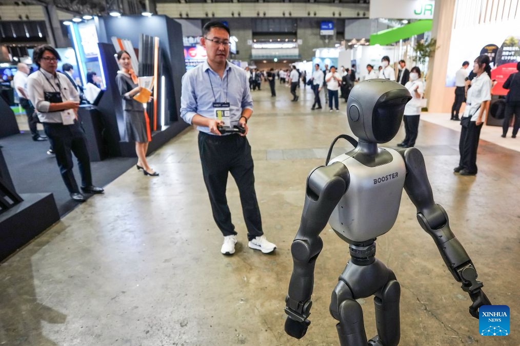 An exhibitor controls a humanoid robot at the Combined Exhibition of Advanced Technologies (CEATEC) 2026 in Chiba Prefecture, Japan, Oct. 13, 2026. The CEATEC 2026 kicked off here on Tuesday. (Photo: Xinhua)