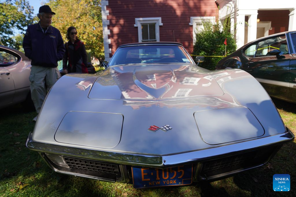 People view an exhibit during a vintage car show at Fort Totten in New York, the United States, Oct. 18, 2026. An annual vintage car show to greet autumn was held here on Sunday. (Xinhua/Zhang Fengguo)