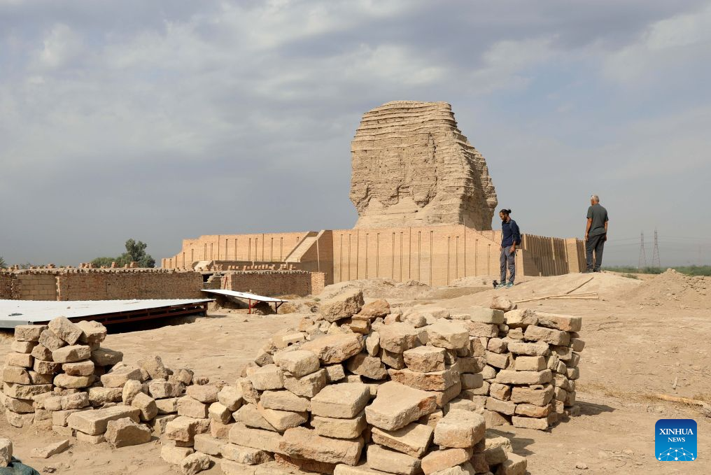 Visitors tour the grand ziggurat at the ancient site of Dur Kurigalzu in the western outskirts of Baghdad, Iraq, on October 20, 2026. Once the capital of Babylonia, Dur Kurigalzu was founded sometime around the 14th century B.C. by the Kassite King Kurigalzu I. (Photo by Khalil Dawood/Xinhua)