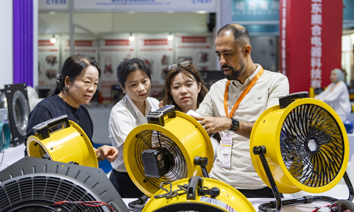 Domestic and overseas buyers shop at the China Yiwu Plant Protection Machinery, Water Pumps and Electromechanical Products Expo in Yiwu, East China's Zhejiang Province, on October 13, 2026. The event attracted nearly 800 Chinese exhibitors and numerous buyers from China and abroad. Photo: VCG