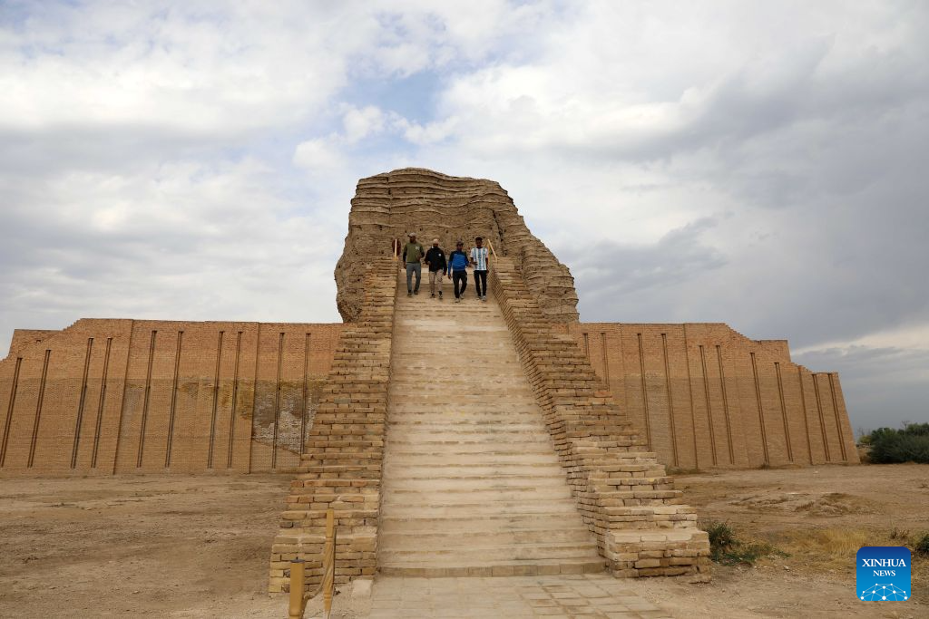 Visitors tour the grand ziggurat at the ancient site of Dur Kurigalzu in the western outskirts of Baghdad, Iraq, on October 20, 2026. Once the capital of Babylonia, Dur Kurigalzu was founded sometime around the 14th century B.C. by the Kassite King Kurigalzu I. (Photo by Khalil Dawood/Xinhua)