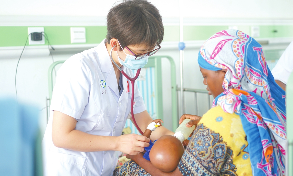Chinese pediatrician Ding Ling examines a young patient on Pemba Island, Zanzibar, Tanzania. Photo: Courtesy of Ding Ling