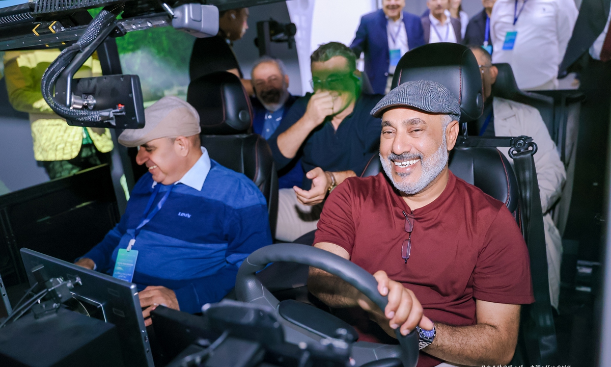 A delegation participates in a live demonstration of intelligent connectivity and autonomous-driving technologies at the event on October 14, 2026. Photo: Courtesy of China Association for Science and Technology