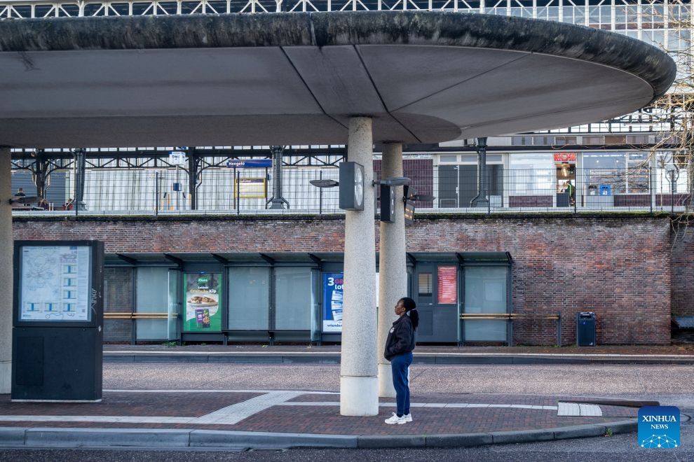 A woman is seen at a platform in Hengelo, the Netherlands, Oct. 14, 2026. Regional public transport services across most of the country were disrupted by strikes on Wednesday for demanding better working conditions and employee welfare. (Photo: Xinhua)