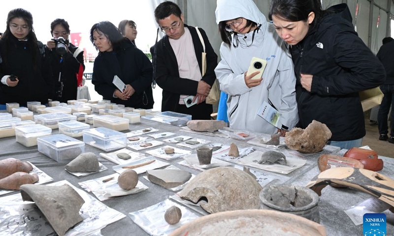 Experts and scholars view recovered relics at the Xiyin site in Xiaxian County in Yuncheng City, north China's Shanxi Province, Oct. 17, 2026. The congress under the theme of Archaeology: The Past and the Future concluded here on Saturday.

The three-day congress drew hundreds of archaeologists from home and abroad, featuring keynote speeches and 28 parallel sessions, with more than 570 academic presentations and 22 public lectures. (Xinhua/Li He)