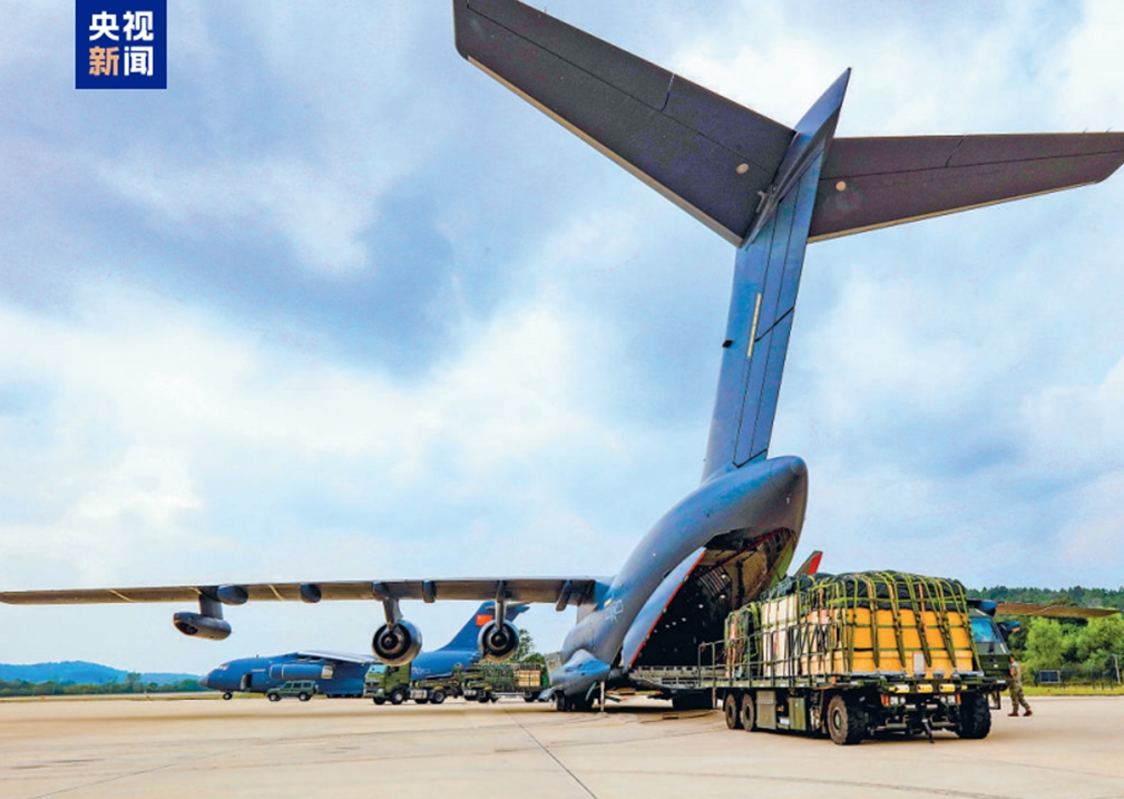 A Y-20B large transport aircraft sits with its cargo hold open for loading. Photo: Screenshot from the CCTV News