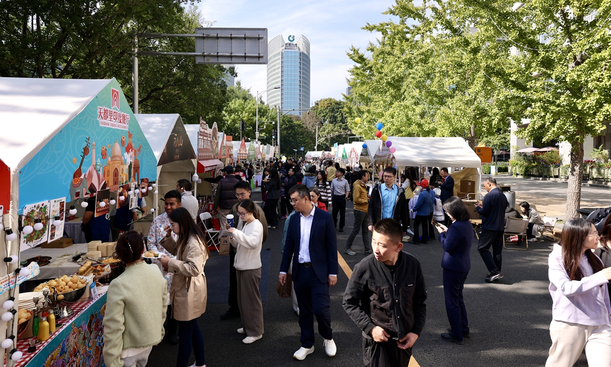 Visitors browse products at a shopping festival in Beijing on October 19, 2026. Running from October 18 to 22, the event features specialty products and cuisines from various countries, stage performances, handicraft experiences and interactive activities, combining culture, consumption and entertainment. Photo: CNS Photo