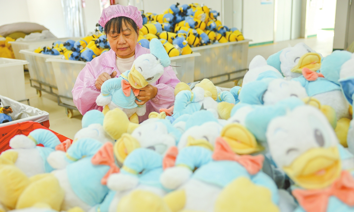 An employee at a toy company in Lianyungang, East China's Jiangsu Province, produces toys for export to European and American markets on October 19, 2026. In the first three quarters, private enterprises' market procurement exports reached nearly 700 billion yuan ($104.6 billion), with exports of toys, home appliances and other goods all achieving relatively rapid growth, official data showed. Photo: VCG
