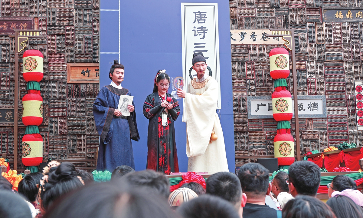 Li Bai, portrayed by Wang Haonan, and other performers take the stage. Photo: VCG