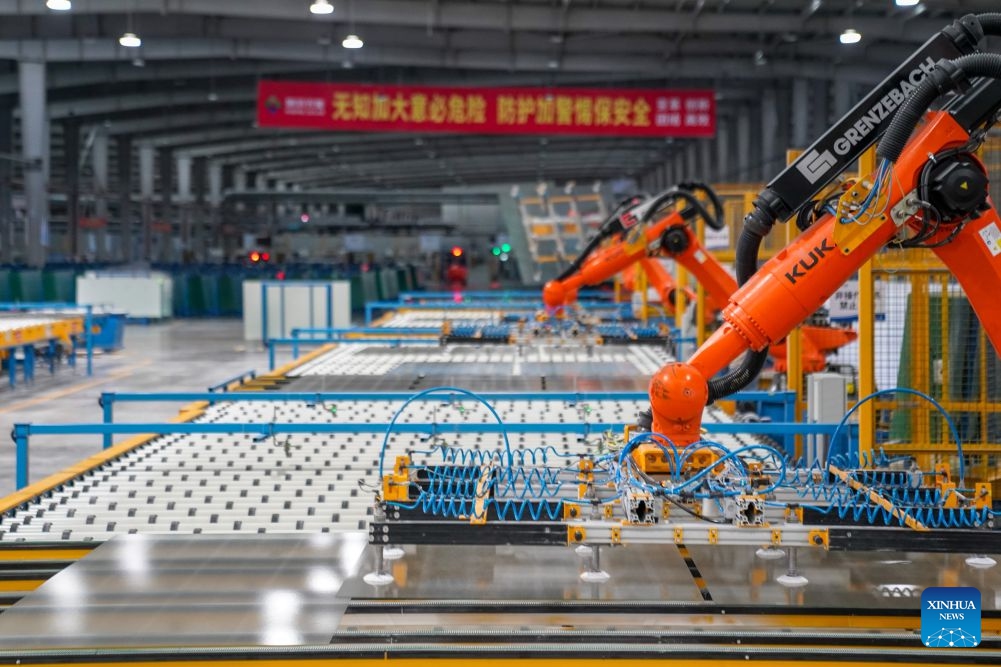 This photo taken on Oct. 19, 2026 shows a photovoltaic glass manufacturing line in the workshop of Zhaotong Kibing Photovoltaic Technology Co,. Ltd. in Zhaotong City, southwest China's Yunnan Province. Leveraging its advantages in rich resources of silicon ore and the development of green electricity, Zhaotong City has attracted leading enterprises to develop the photovoltaic glass manufacturing industry, bringing about employment for surrounding residents. Currently, the city has basically formed an industrial chain from silicon mining and washing to the manufacturing of photovoltaic glass and photovoltaic modules. (Photo: Xinhua)
