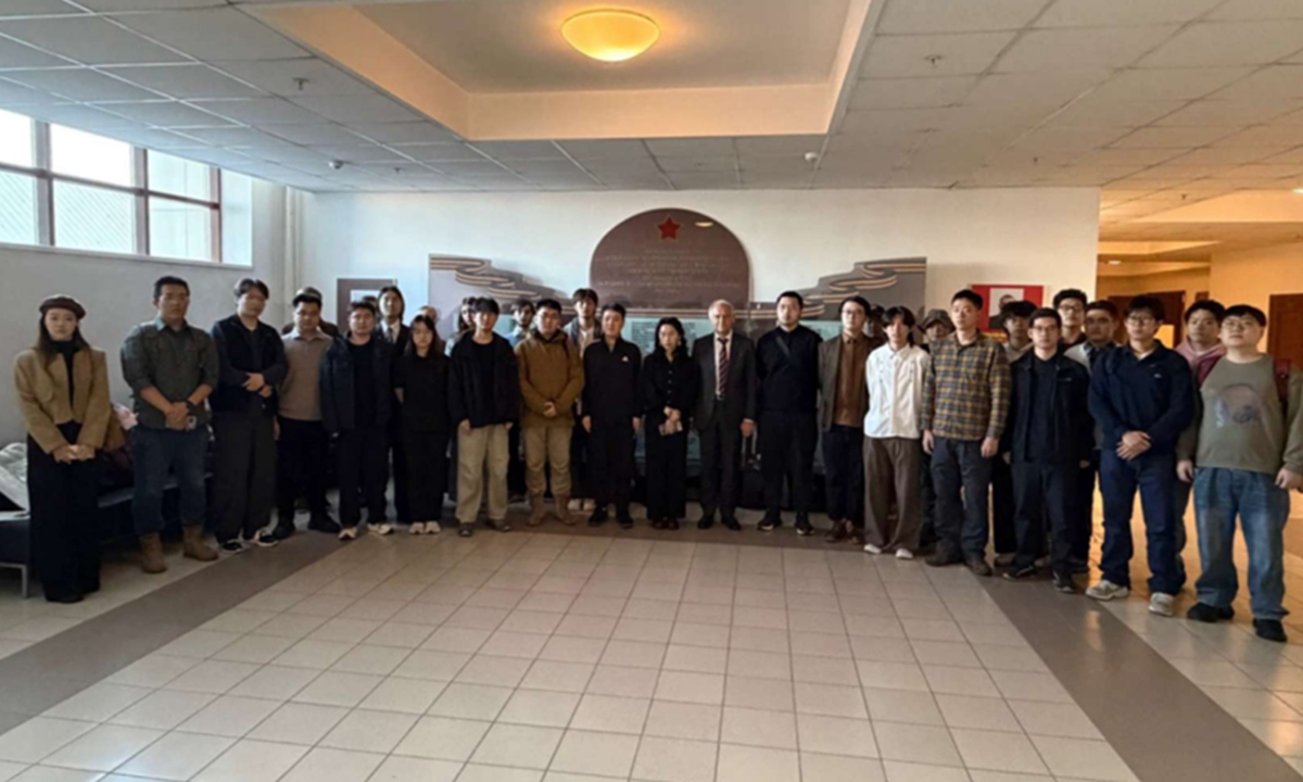 The dean of Moscow State University's history faculty poses for a group photo with Chinese students in front of the faculty's anti-fascist memorial on October 19, 2026. Photo: Courtesy of interviewee