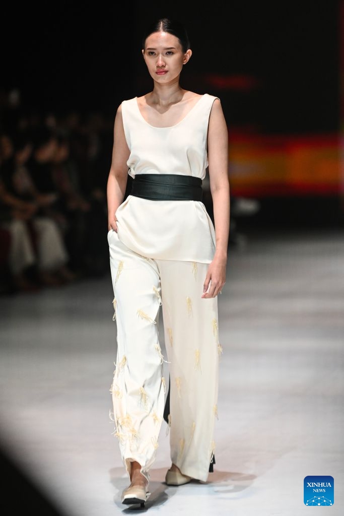 A model presents a creation during Jakarta Fashion Week 2027 in Jakarta, Indonesia, Oct. 26, 2026. (Photo: Xinhua)
