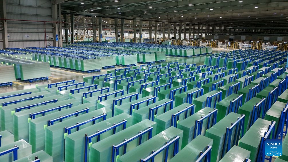A drone photo taken on Oct. 19, 2026 shows the photovoltaic glass products in the workshop of Zhaotong Kibing Photovoltaic Technology Co,. Ltd. in Zhaotong City, southwest China's Yunnan Province. Leveraging its advantages in rich resources of silicon ore and the development of green electricity, Zhaotong City has attracted leading enterprises to develop the photovoltaic glass manufacturing industry, bringing about employment for surrounding residents. Currently, the city has basically formed an industrial chain from silicon mining and washing to the manufacturing of photovoltaic glass and photovoltaic modules. (Photo: Xinhua)